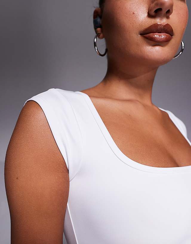 4505 Active Square Neck Cap Sleeve Top In White