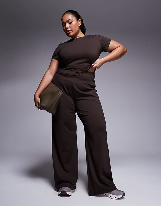 4505 Curve Icon Soft Touch Yoga Set In Chocolate