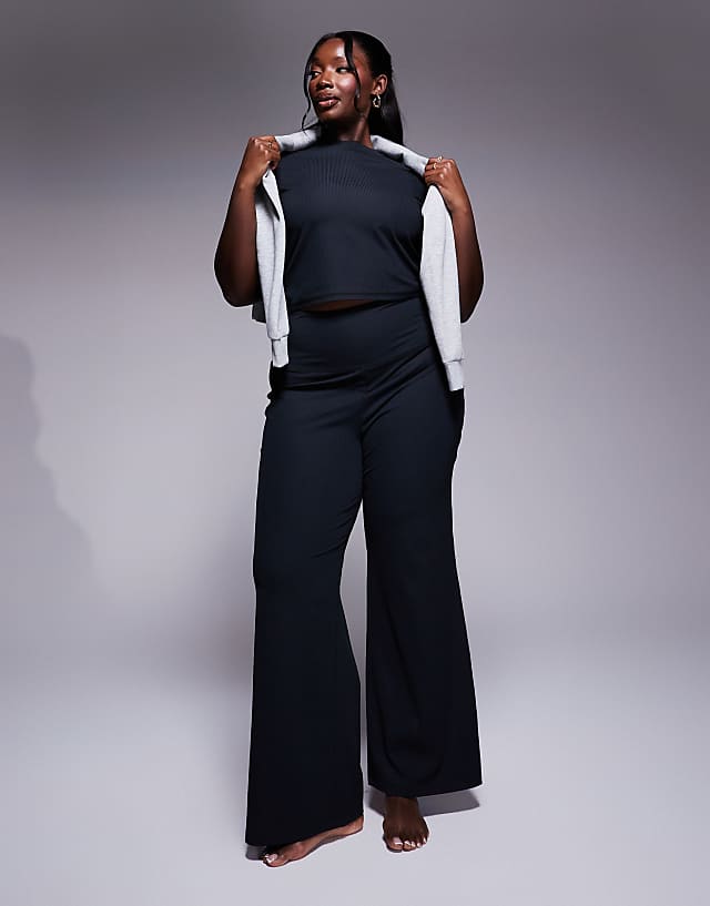 4505 Curve Soft Touch Rib Slim Kick Yoga Legging In Black