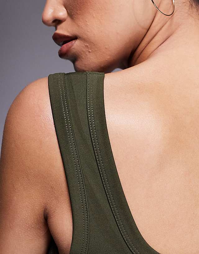4505 Icon Active Slightly Cropped Vest In Khaki