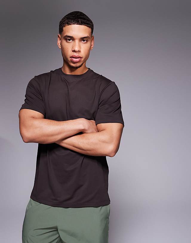 4505 Icon quick dry mesh training t-shirt in coffee