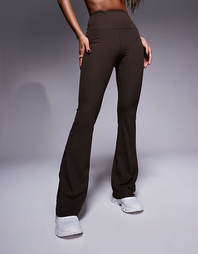 4505 Soft Touch Rib Slim Kick Yoga Legging In Truffle