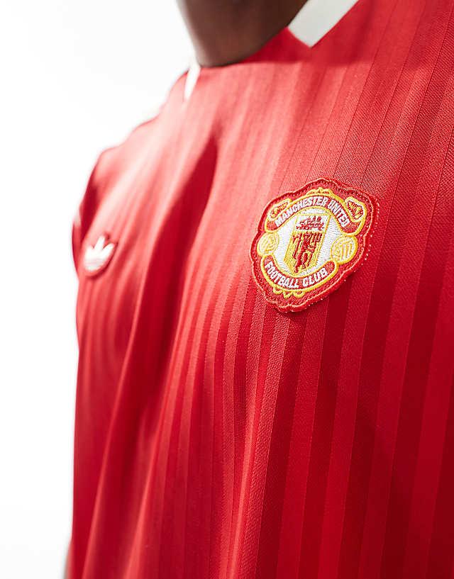 Adidas Football Manchester United Icons T-shirt In Red