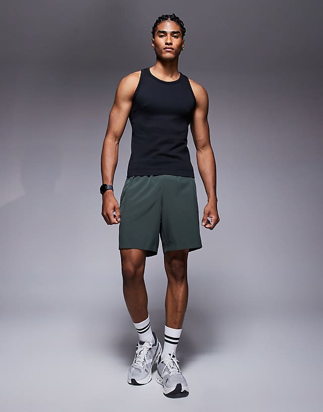 4505 Icon Seamless Rib Slim Fit Vest In Black