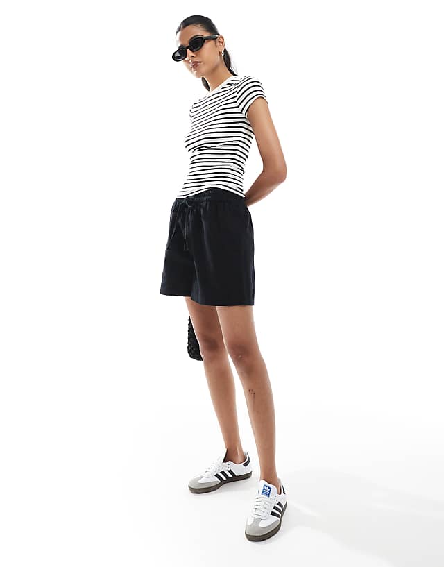ASOS DESIGN Linen Look Pull On Short In Black