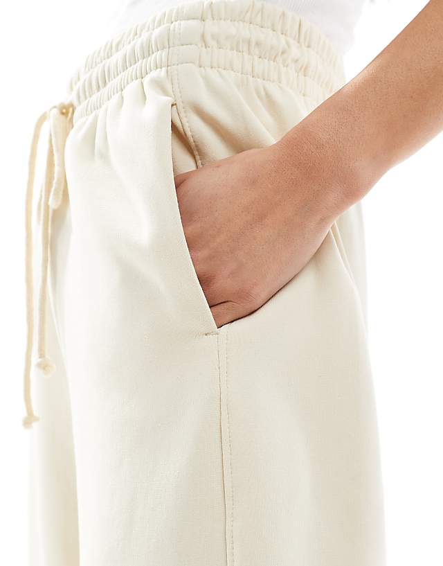 Bershka Balloon Fit Joggers In Vanilla