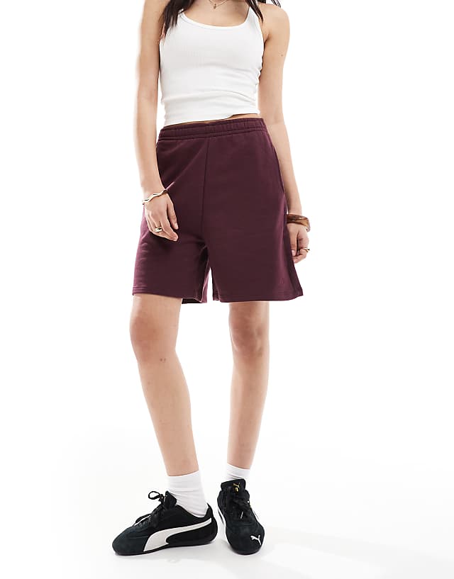 Bershka Longline Sweatshshorts In Burgundy