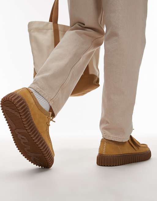 Clarks Torhill Lo Shoes In Golden Tan Suede