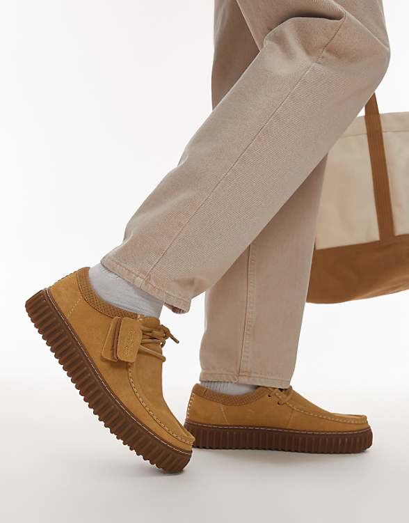 Clarks Torhill lo shoes in golden tan suede