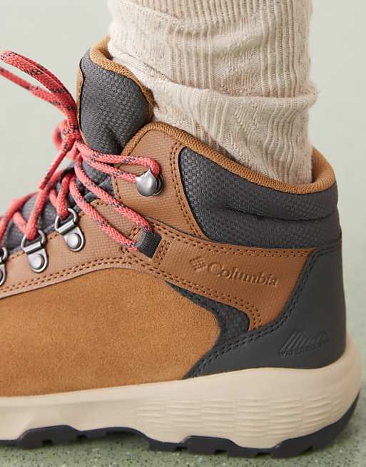 Columbia Newton Wander Hiking Boots In Brown