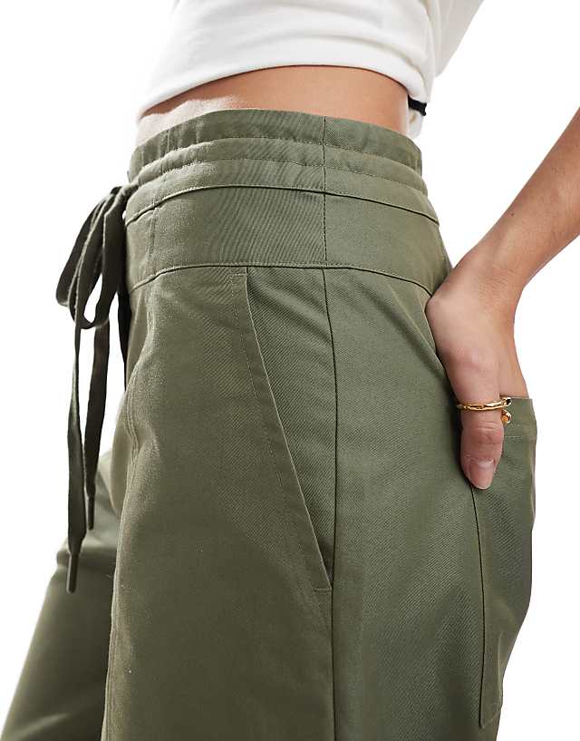 ASOS DESIGN Barrel Trousers With Seam Detail In Khaki