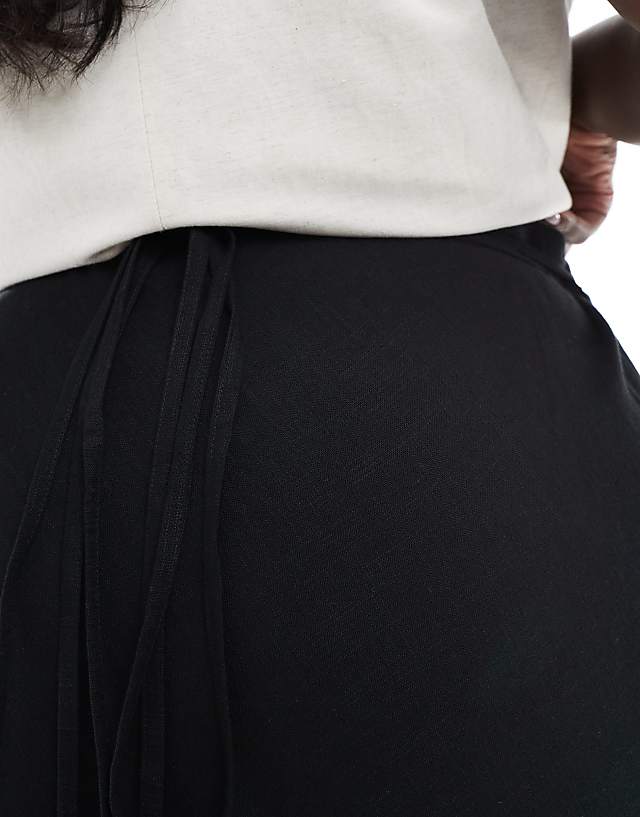ASOS DESIGN Curve Linen Blend Bias Maxi Skirt In Black