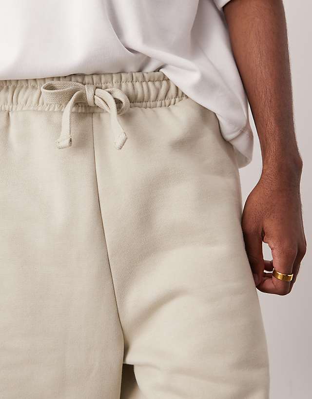 ASOS DESIGN Heavyweight Oversized Shorts 400gsm In Light Beige - BEIGE