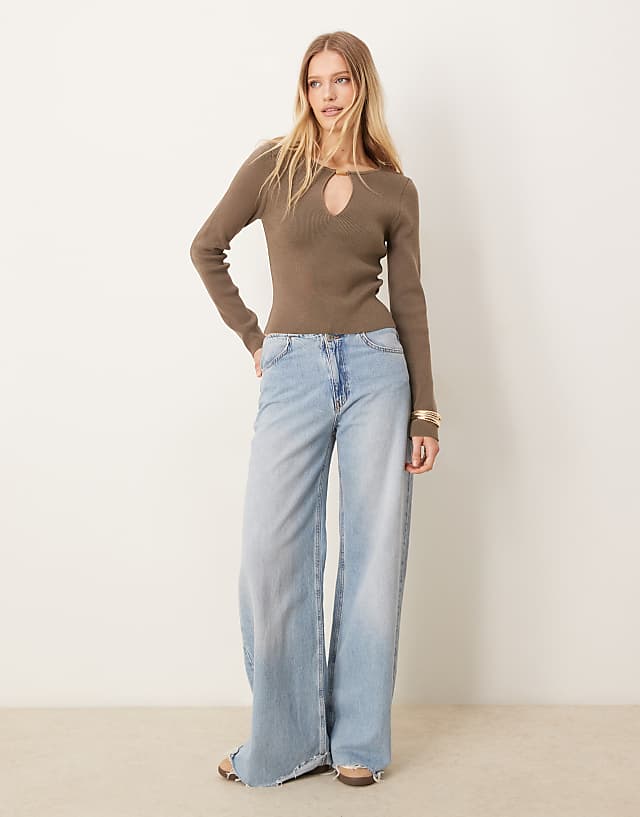 ASOS DESIGN Knitted Keyhole Structured Top With Metal Detail In Mocha
