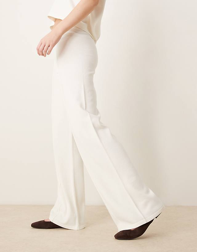 ASOS DESIGN Knitted Structured Wide Leg Trouser With Seam Front Detail In Cream
