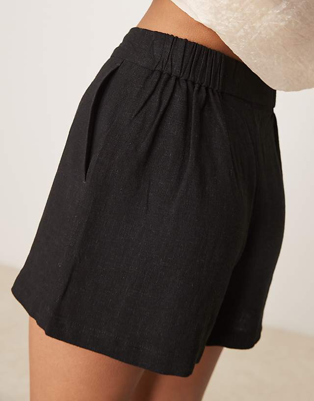 ASOS DESIGN Petite Relaxed Dad Short With Linen In Black
