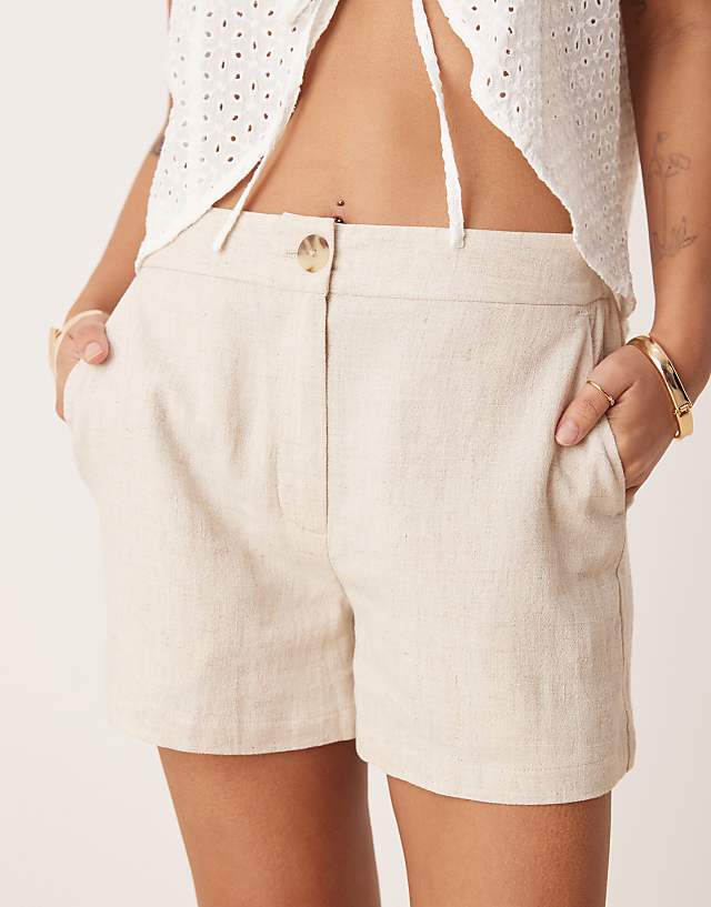 ASOS DESIGN Petite Relaxed Dad Shorts With Linen In Stone