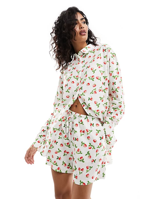 ASOS DESIGN Pull On Short With Linen In Strawberry