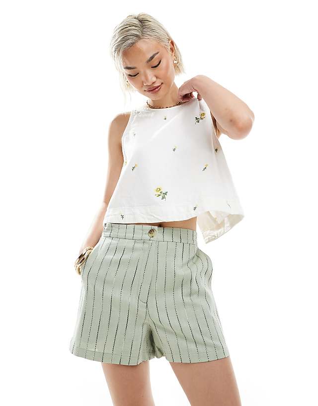 ASOS DESIGN Relaxed Shorts With Linen In Sage Stripe