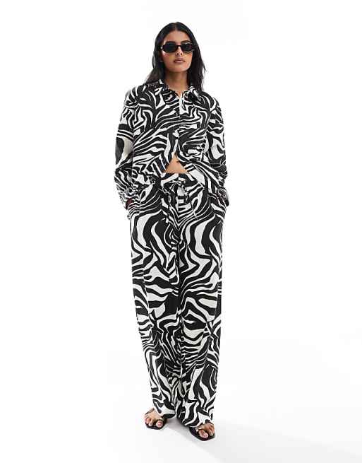 ASOS DESIGN Seersucker Stripe Shirt And Trousers Co-ord In Mink