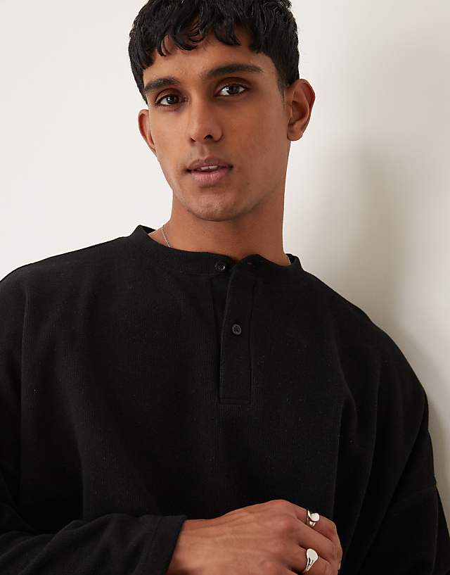 ASOS DESIGN Super Oversized Cropped Heavyweight Rib Henley Jumper In Black