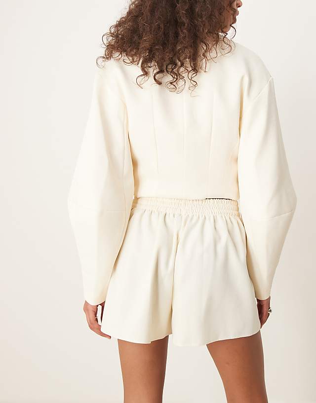 ASOS DESIGN Tailored Linen Look Boxer Shorts In Buttermilk