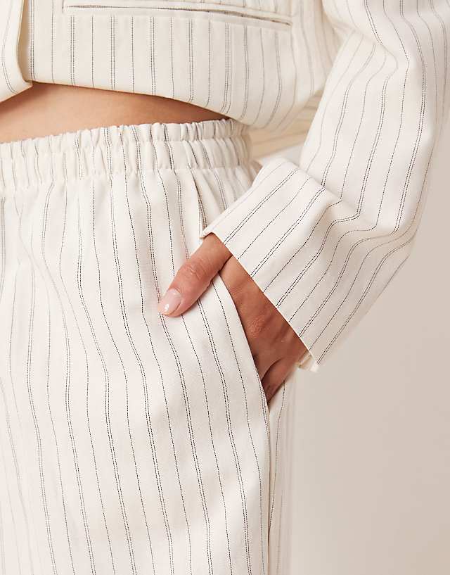 ASOS DESIGN Tailored Tapered Pull On Trousers In Linen Stripe