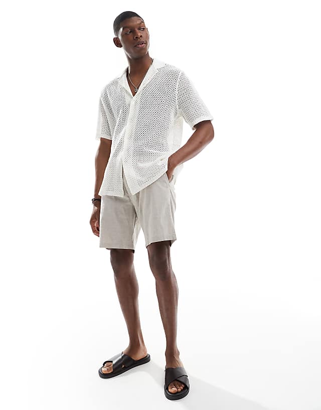JJ Rebel Linen Short In Beige