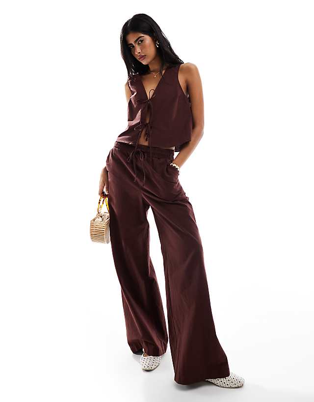Miss Selfridge linen co-ord in chocolate