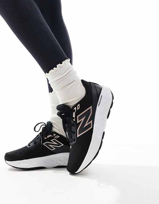 New Balance 520 Running Trainers In Black