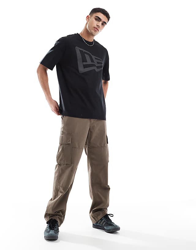 New Era Flag Logo Oversized T-shirt In Black