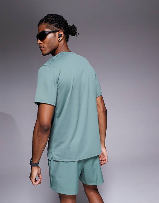 Nike Running Miler Dri-FIT T-shirt In Green
