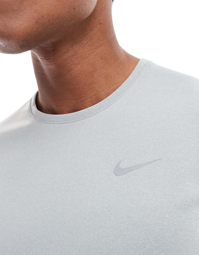Nike Running Miler Dri-FIT T-shirt In Grey