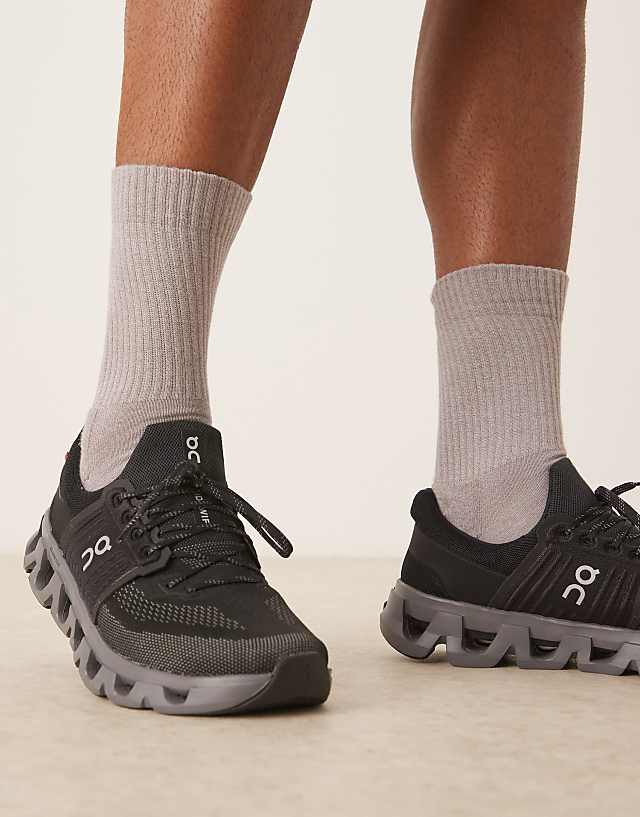 ON Cloudswift 4 Running Trainers In Black