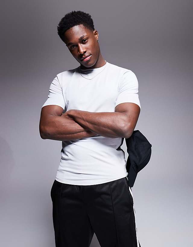 River Island muscle fit t-shirt in light grey