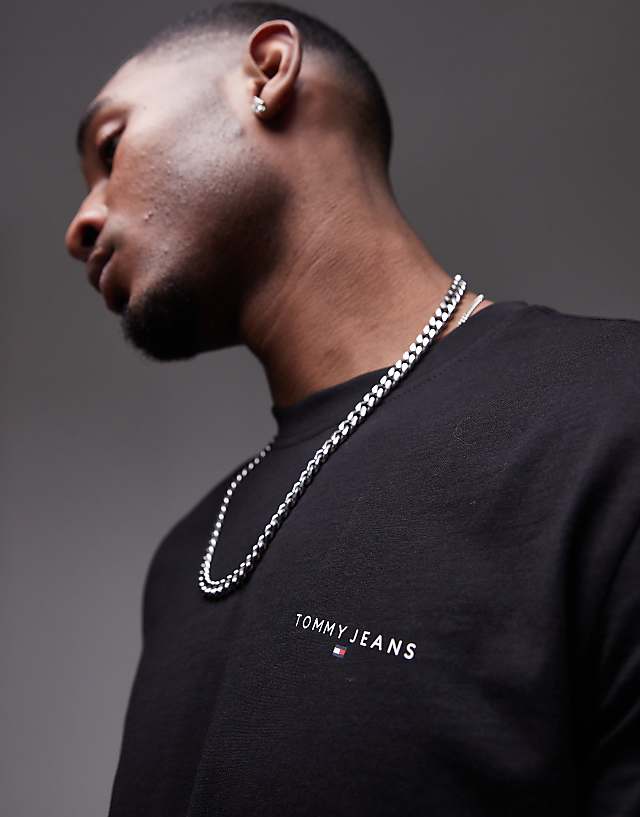Tommy Jeans Small Chest Logo T-shirt In Black