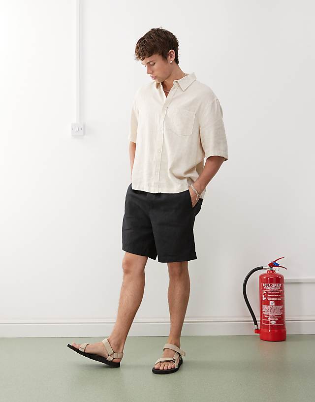 Weekday linen shorts in black