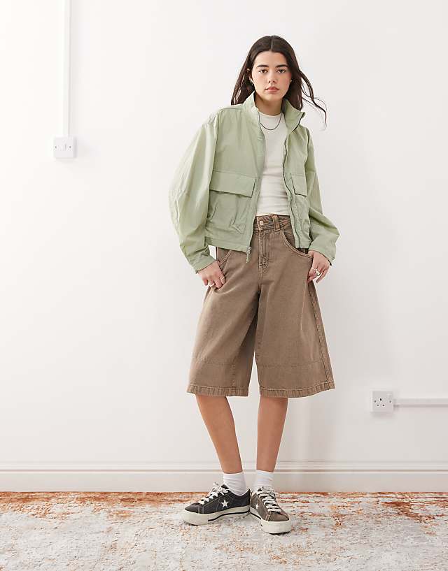 Columbia Paracutie Cropped Cargo Windbreaker In Green