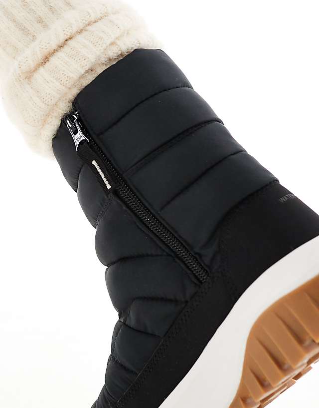 Columbia Snowtrot Mid Snow Boots In Black And Sea Salt