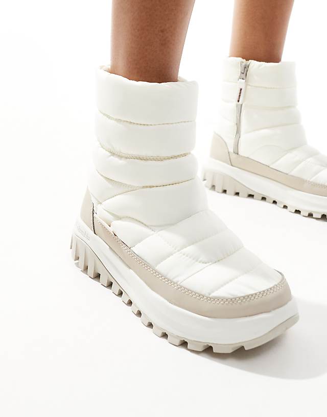 Columbia Snowtrot Mid Snow Boots In Sea Salt And Fig