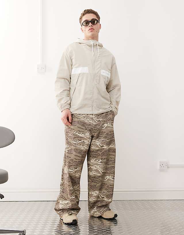 Columbia Spire Valley Hooded windbreaker in beige