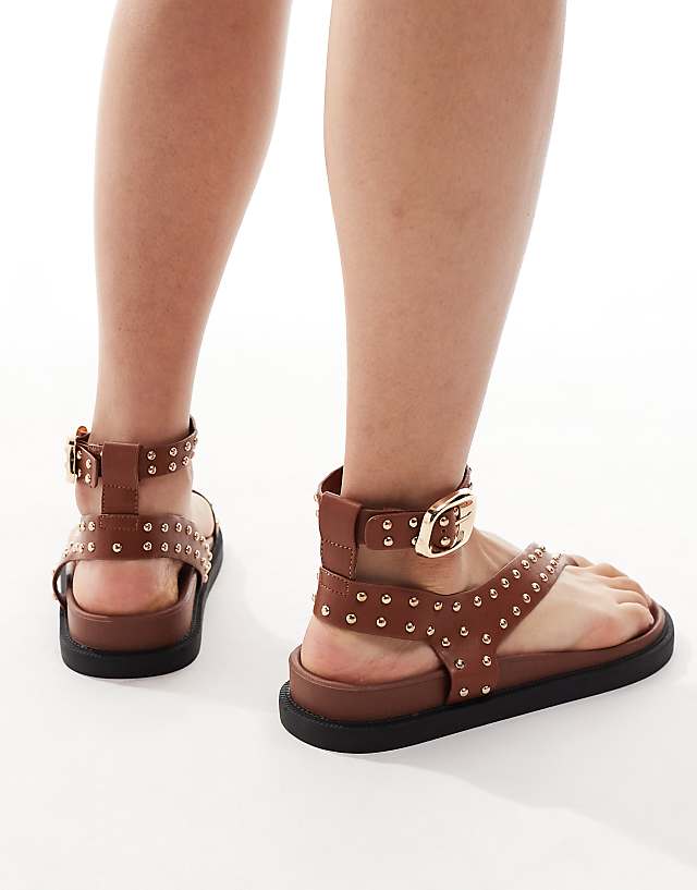 London Rebel Flat Stud Toe Loop Sandals In Tan