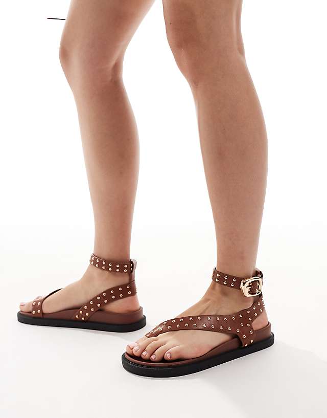 London Rebel Flat Stud Toe Loop Sandals In Tan