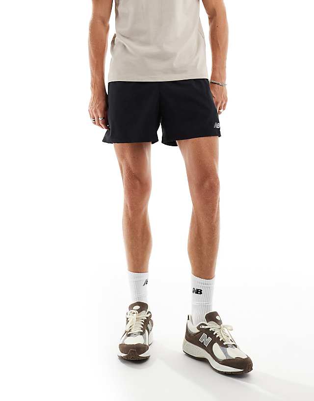 New Balance sport essentials lined short 5" in black