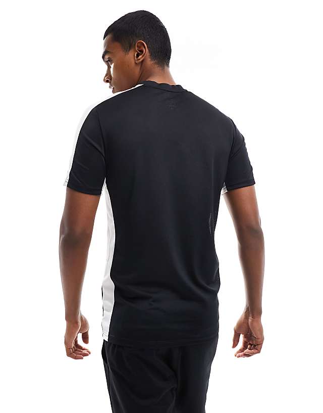 Nike Football Academy Dri-FIT Panelled T-shirt In Black