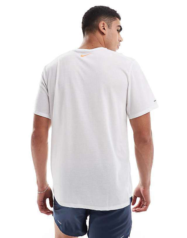 Nike Running Run Energy Graphic T-shirt In White