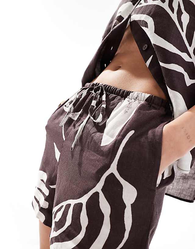 & Other Stories Co-ord Linen Shorts With Drawstring Waist In Bold Abstract Leaf Print