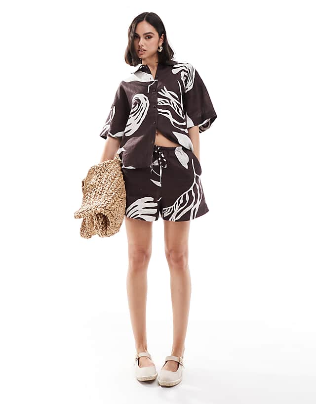 & Other Stories Co-ord Linen Shorts With Drawstring Waist In Bold Abstract Leaf Print