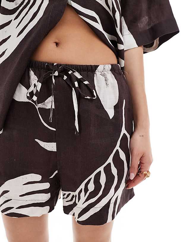 & Other Stories Co-ord Linen Shorts With Drawstring Waist In Bold Abstract Leaf Print