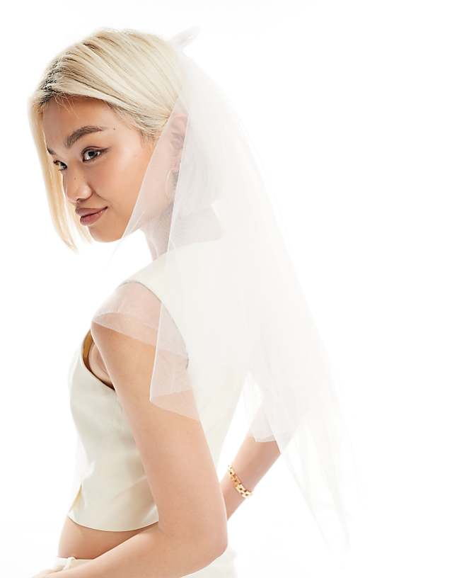 Six Stories Bride bow hairclip tulle veil in ivory